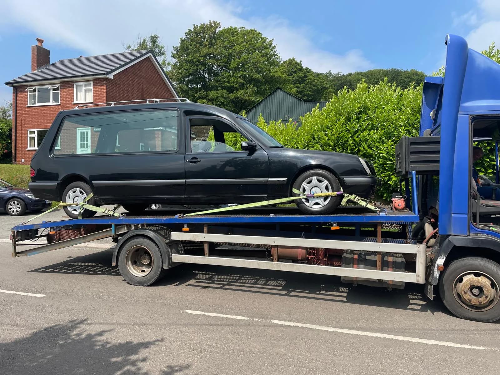Car carried on the bed of a recovery truck